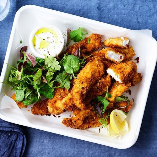 Fish fingers with spicy tartare and green salad